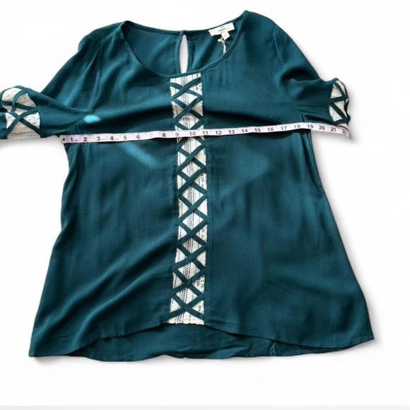 Lace Inlet Detail Top - Picture 15 of 16